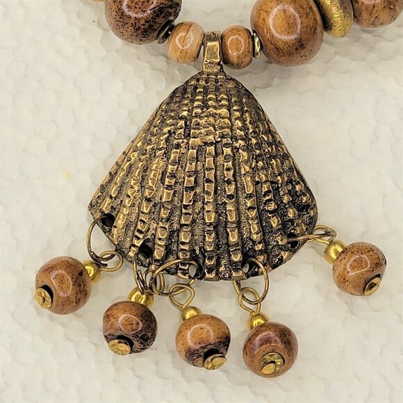 Wooden Round Beads with Shell Shape Pendant Necklace and Earrings Set - Picture 11 of 11